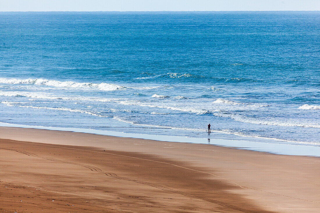 Menschen am Strand, Atlantikküste, West-Frankreich, Frankreich