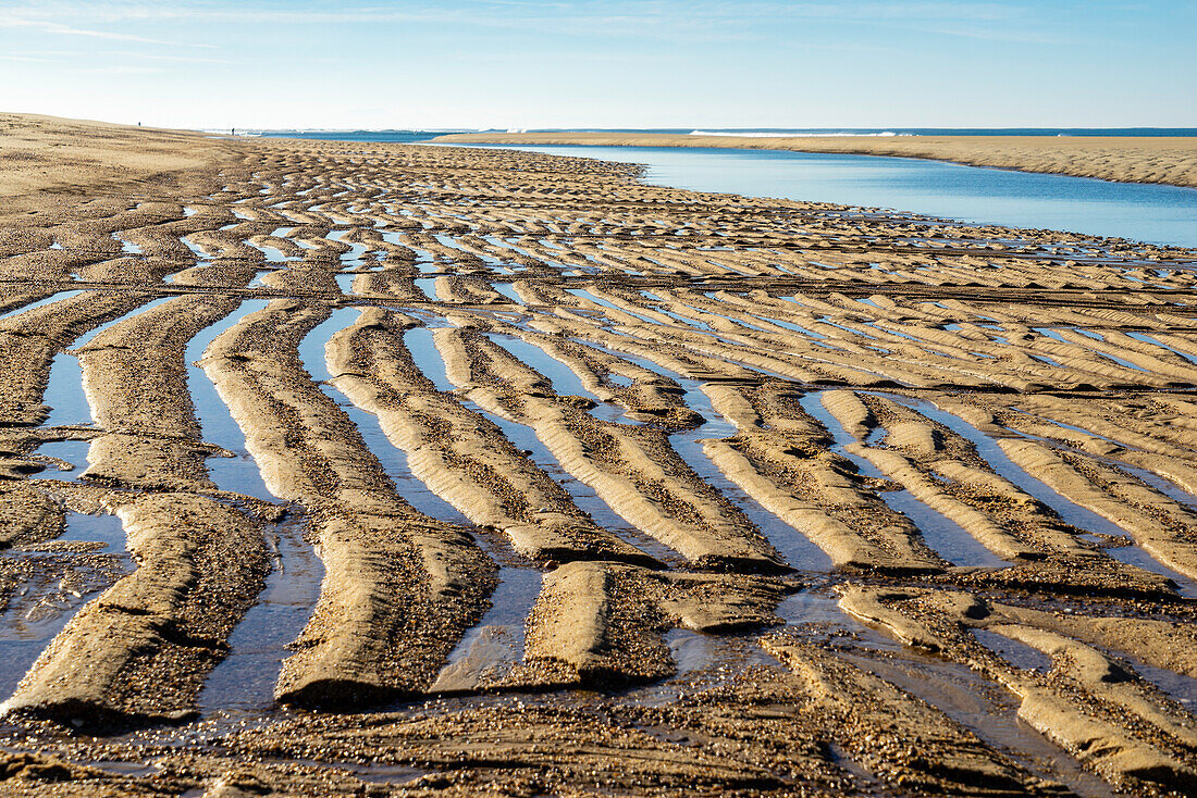 Sandstrukturen am Strand an der Atlantikküste, West-Frankreich, Frankreich