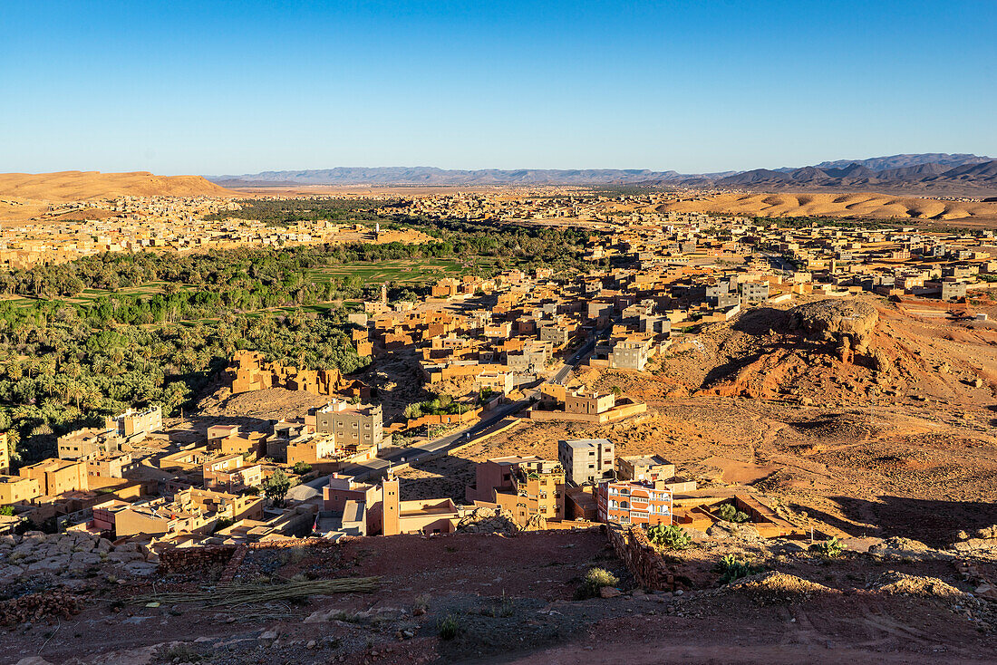 Stadt in einer Oase, im Atlasgebirge, Marokko, Nordafrika