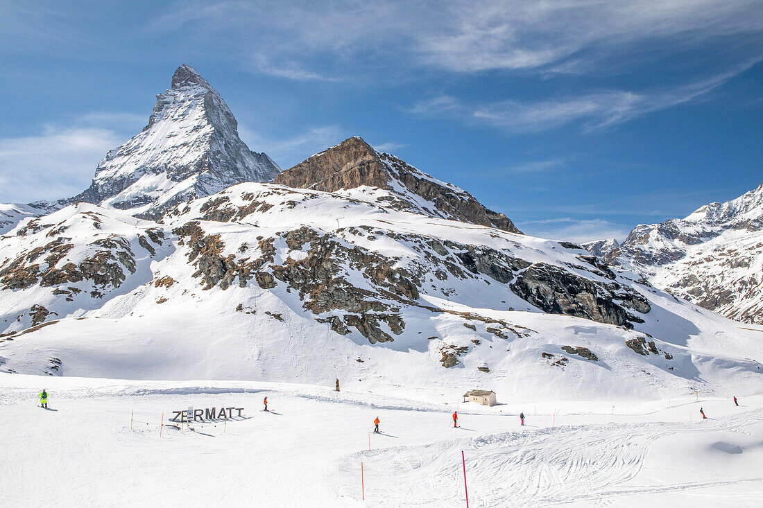 Alpenpanorama und Skigebiet am Matterhorn, Zermatt, Alpen, Wallis, Schweiz, Helvetia