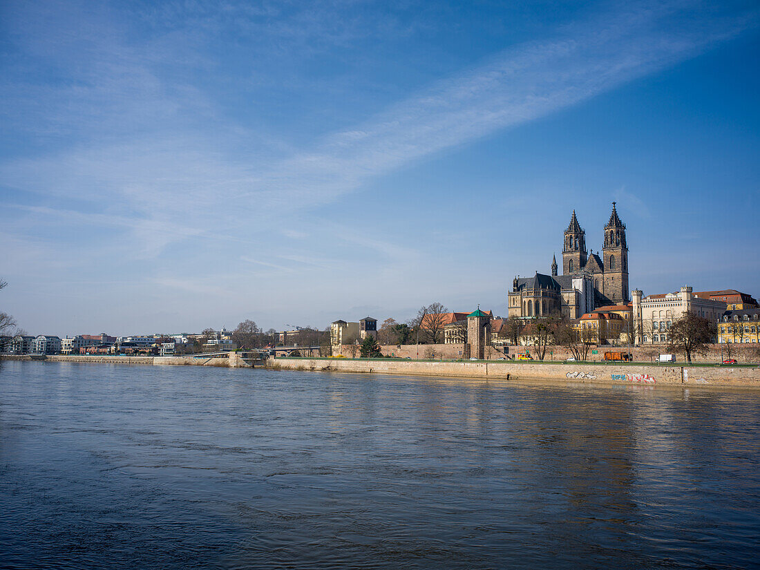  View over the Elbe to Magdeburg and the Magdeburg Cathedral, Magdeburg, Saxony-Anhalt, Central Germany, Germany, Europe 