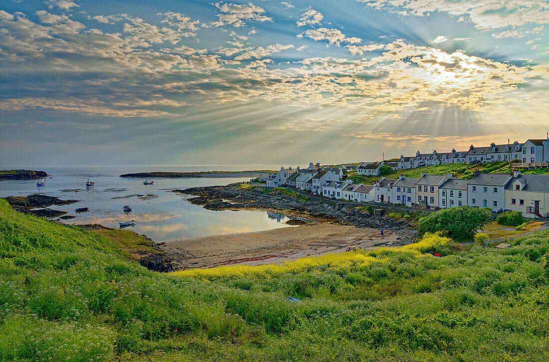 Großbritannien, Schottland, Hebriden Insel Isle of Islay, Dorf Portnahaven an der Westküste im Sonnenuntergang