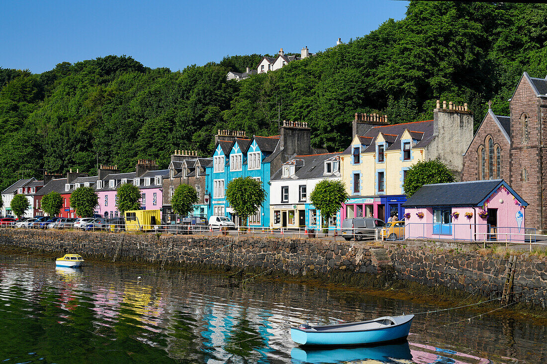 Großbritannien, Schottland, Hebriden Insel Isle of Mull, Hauptstadt Tobermory, bunte Häuserzeile am Ufer