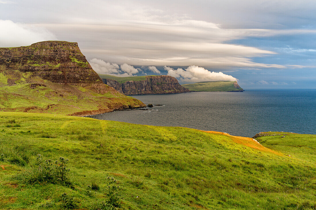 Großbritannien, Schottland, Innere Hebriden, Insel Isle of Skye, Klippen am Neist Point Lighthouse