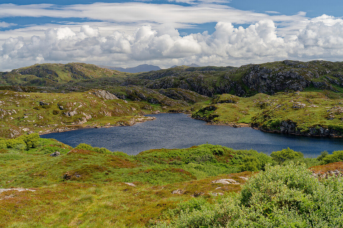 Großbritannien, Schottland, West Highlands, Berge und Seenlandschaft auf der Stoer Halbinsel