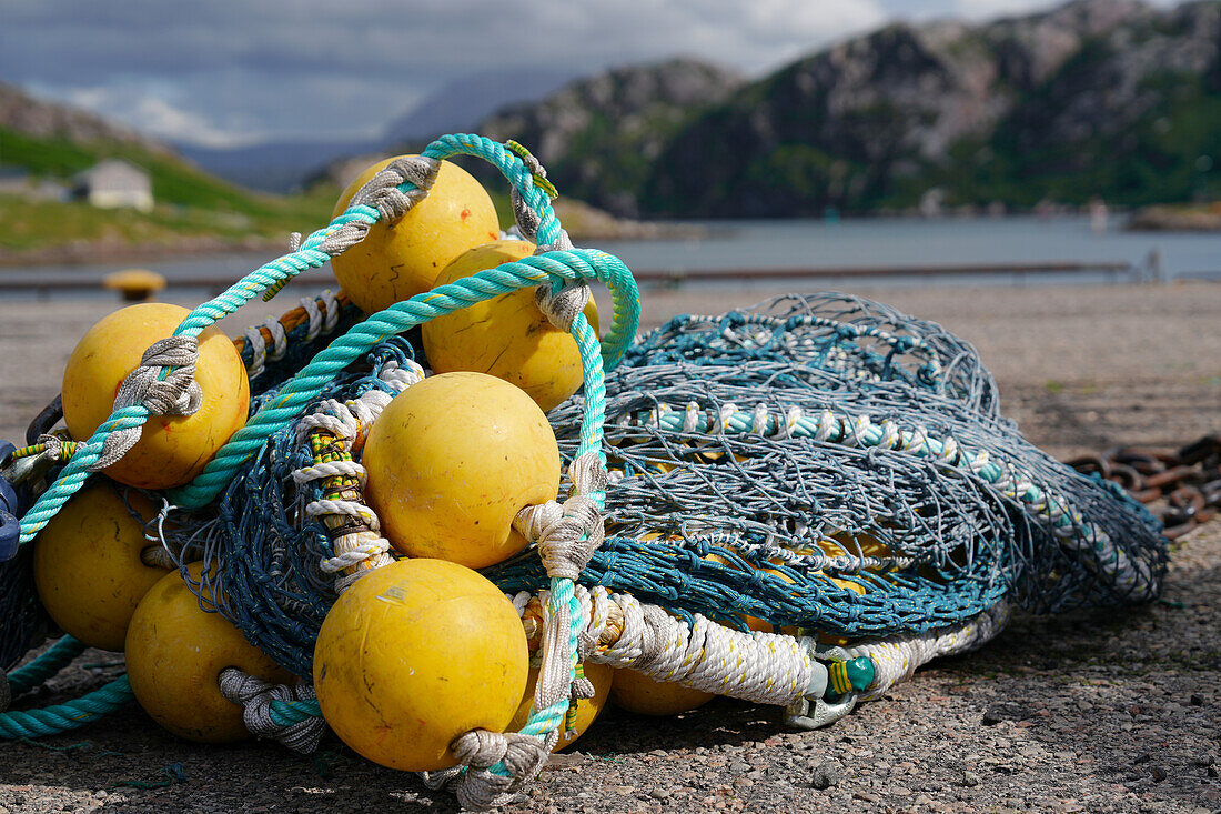Großbritannien, Schottland, Nord West Highlands, Fischernetze im Hafen von Kinlochbervie