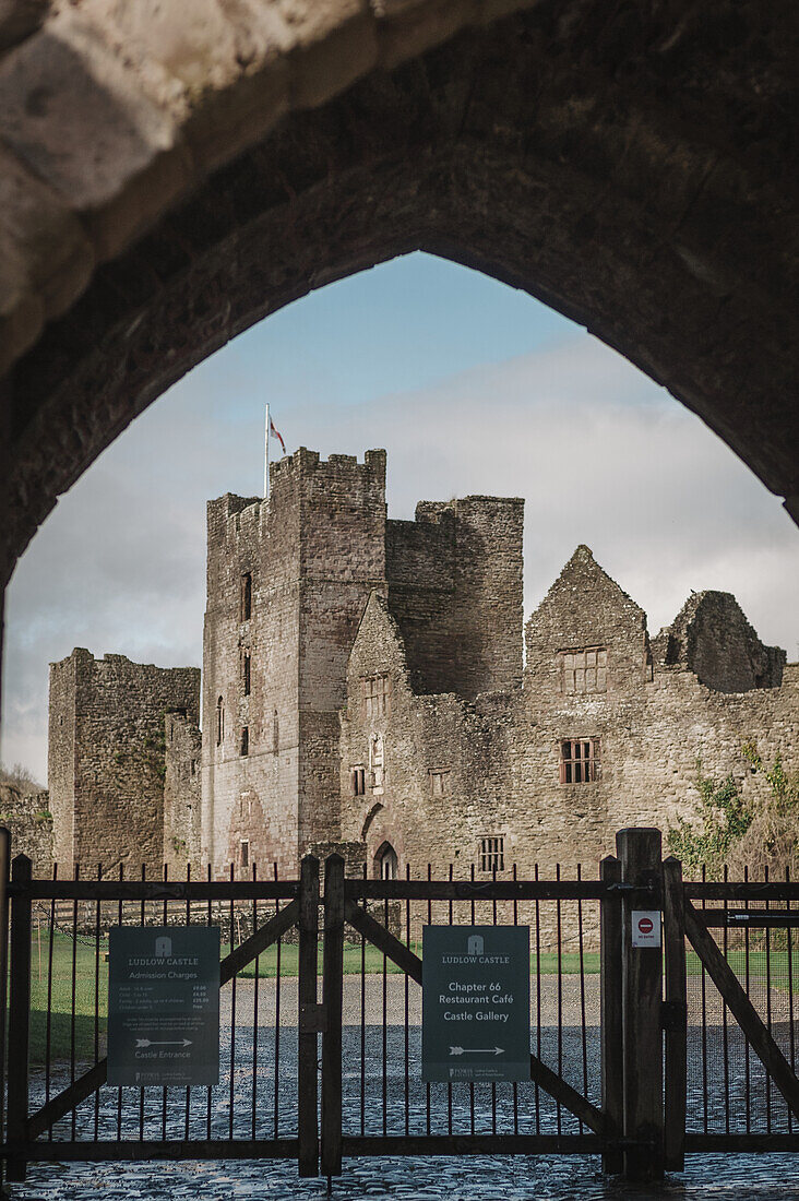  Ludlow Castle, Ludlow, Shropshire, England 