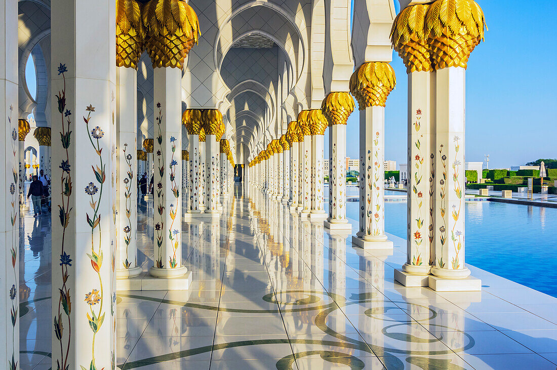  Views of Abu Dhabi, capital of the United Arab Emirates. Here the Sheikh Zayed Mosque. 