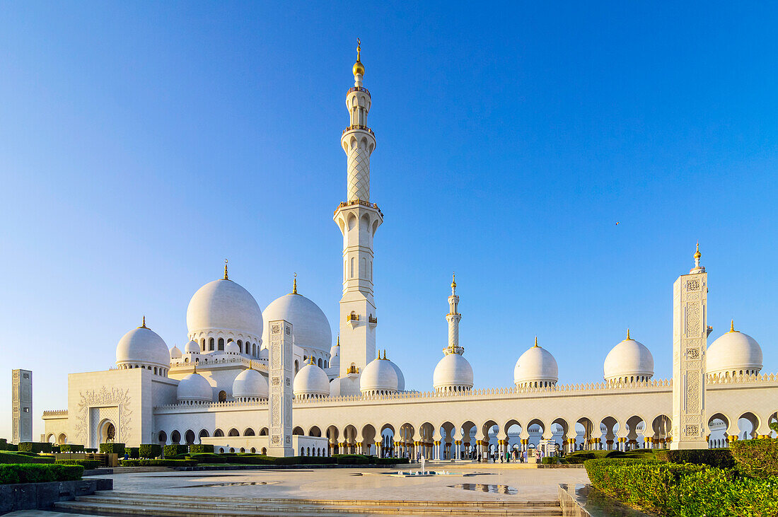  Views of Abu Dhabi, capital of the United Arab Emirates. Here the Sheikh Zayed Mosque. 