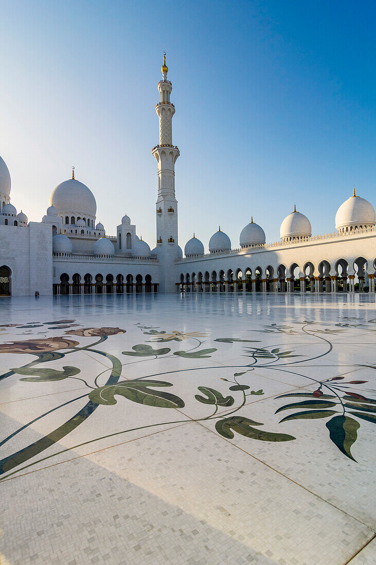 Bemalte Bodenfliesen, Scheich-Zayid-Moschee, Abu Dhabi, Vereinigte Arabische Emirate, Arabische Halbinsel, Persischer Golf