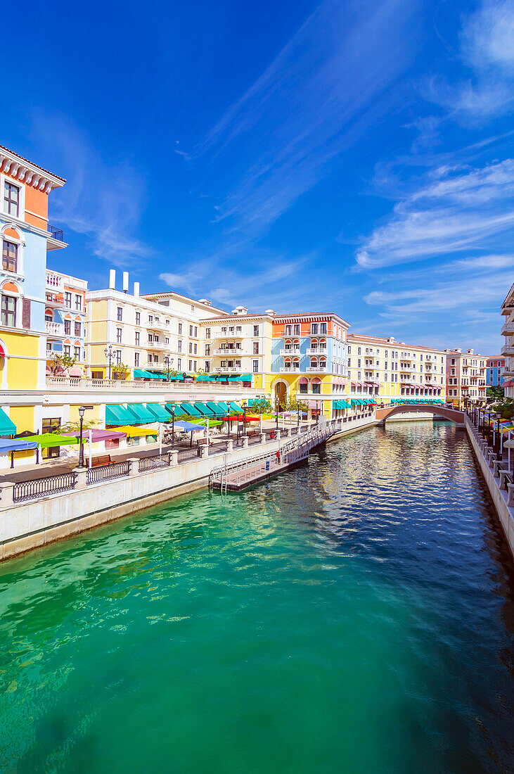 'Klein Venedig', künstliche Insel 'The Pearl' und Blick auf die Katara Towers, Hotel Raffles, Marina District, Stadt Lusail City, Nähe Doha, Emirat Katar, Persischer Golf