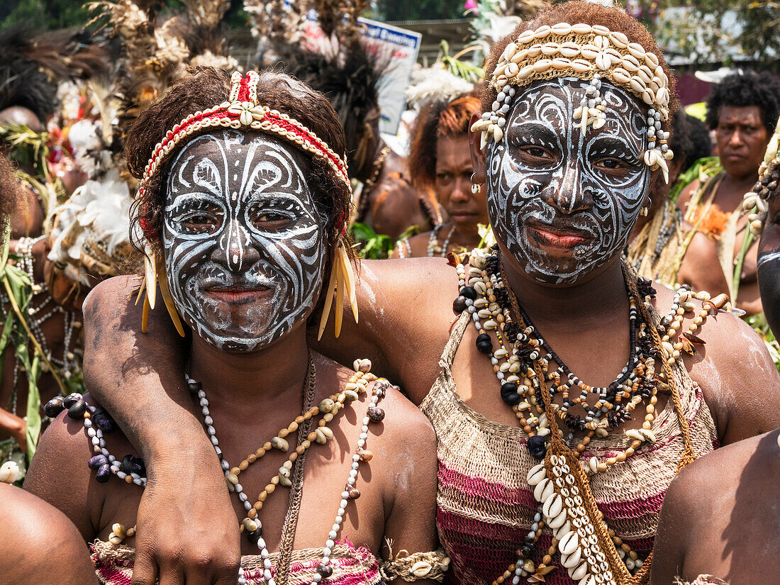  Papuan women in traditional costume, sing sing, Morobe Show, Lae, Papua New Guinea 