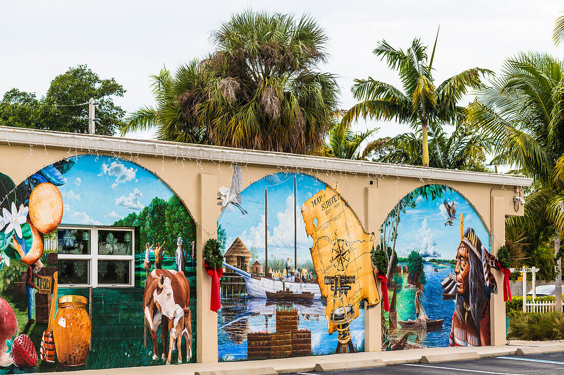 Wandgemälde an einer Garage, Geschichte Floridas, Bonita Springs, Florida, USA