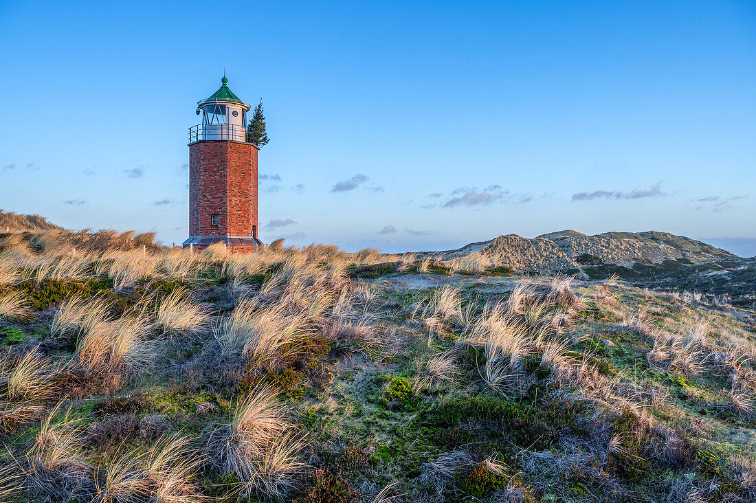  Quermarkenfeuer lighthouse near Kampen in the morning in winter, Sylt, Schleswig-Holstein, Germany 