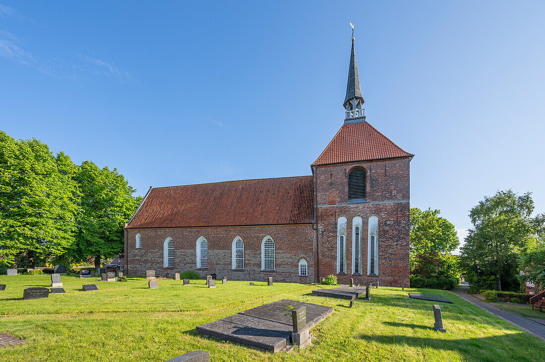 Kirche und Friedhof, Rysum, Krummhörn, Ostfriesland, Niedersachsen, Deutschland