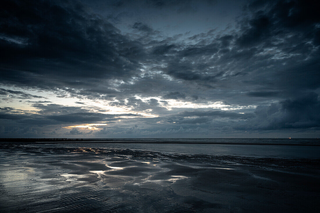  Rain clouds over the Wadden Sea in the evening light, Wangerooge, East Frisian Islands, Friesland, Lower Saxony, Germany, Europe 