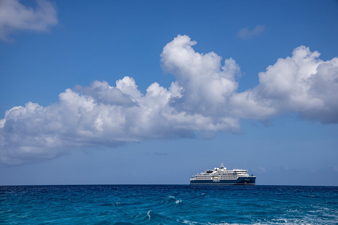 Expeditionskreuzfahrtschiff SH Diana (Swan Hellenic), Aldabra-Atoll, Äußere Seychellen, Seychellen, Indischer Ozean