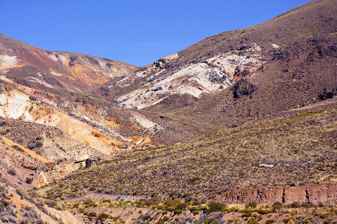 Chile; Nordchile; Region Arica y Parinacota;in der Nähe von Putre; Berglandschaft beim Thermalbad von Jurasi