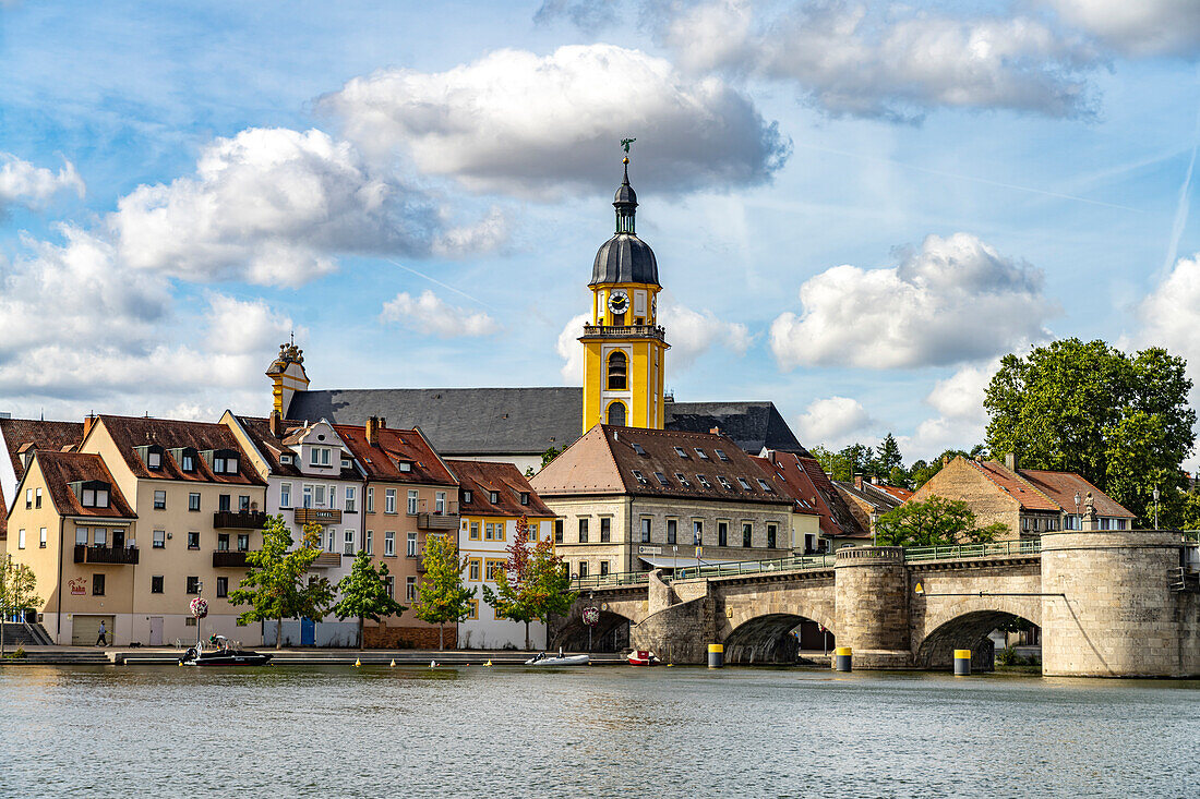 Stadtansicht Kitzingen mit der Alten Mainbrücke über den Main, Unterfranken, Bayern, Deutschland 