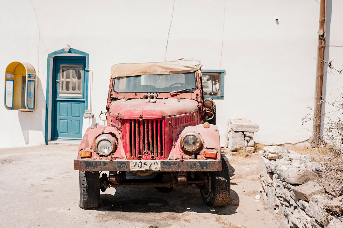 Old jeep, Agios Prokopios, Naxos, Greece