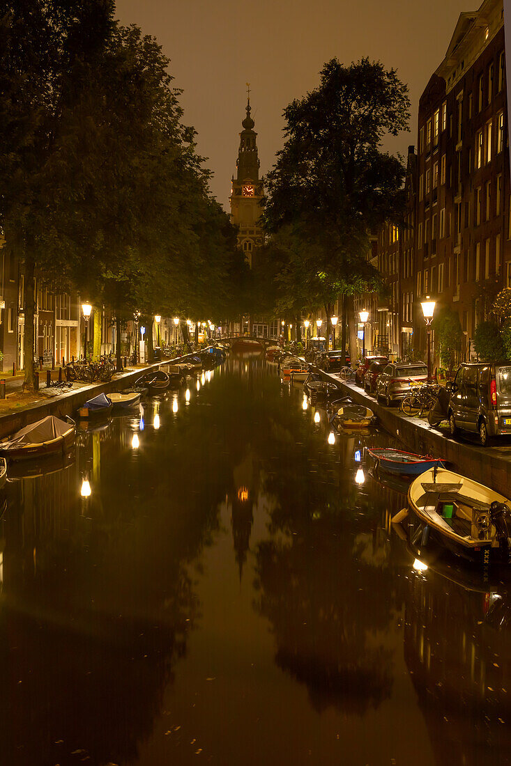 Groenburgwal und Zuiderkerk bei Nacht, Amsterdam, Niederlande