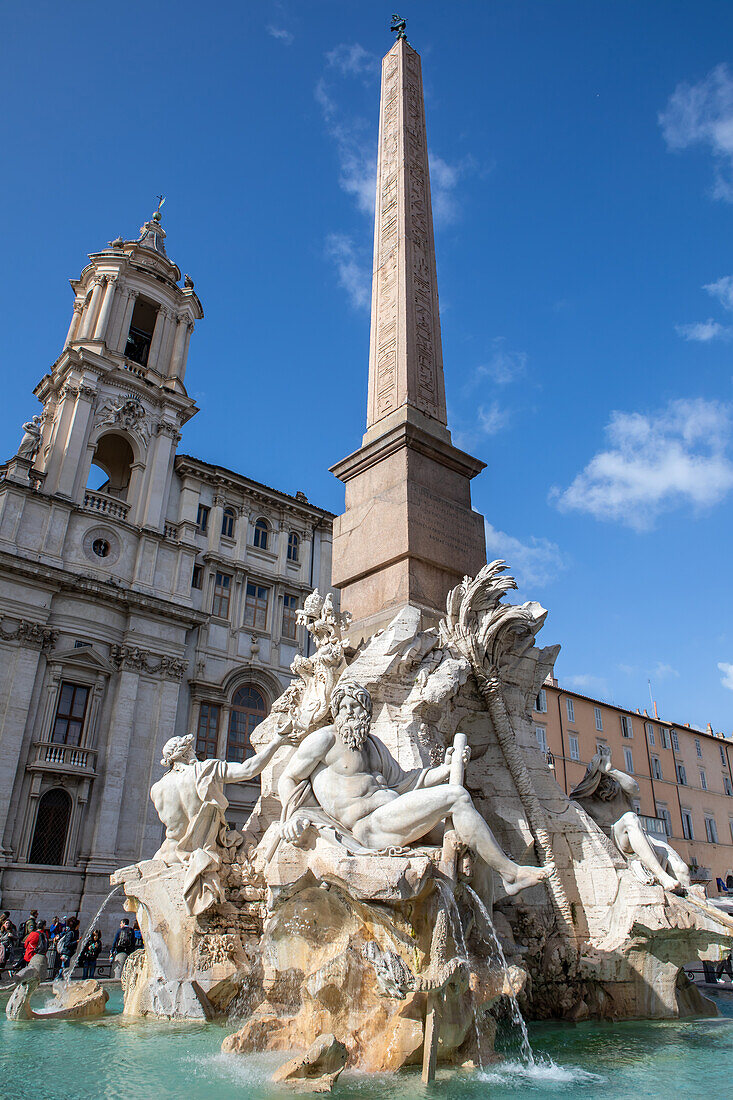  Fontana di Fiumi (Fountain of the Four Rivers) in Piazza Navona, Rome, Italy 