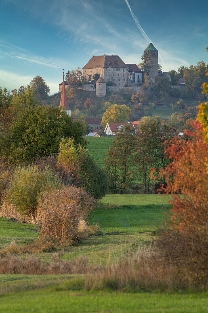  View of Colmberg in autumn, Ansbach, Middle Franconia, Franconia, Bavaria, Germany, Europe 