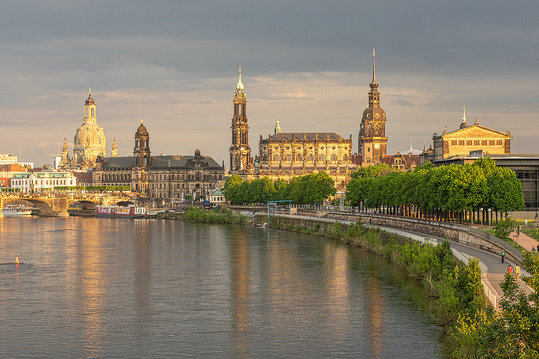  Evening in Dresden, Elbe, Saxony, Germany, Europe 