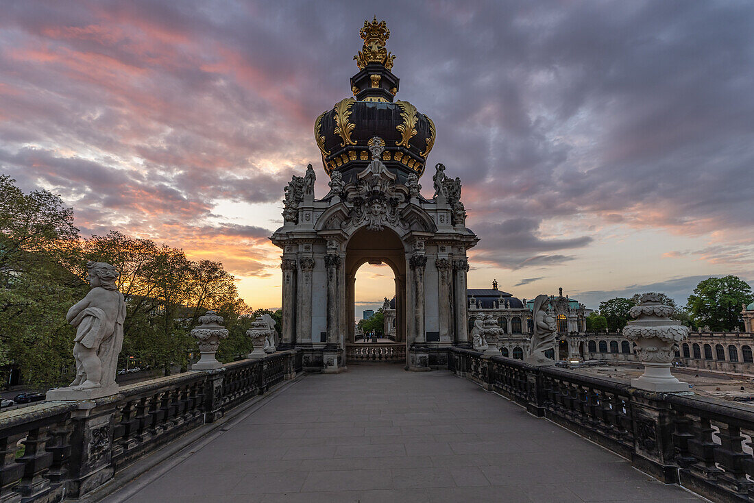 Abends in Dresden, Zwinger, Elbe, Sachsen, Deutschland, Europa