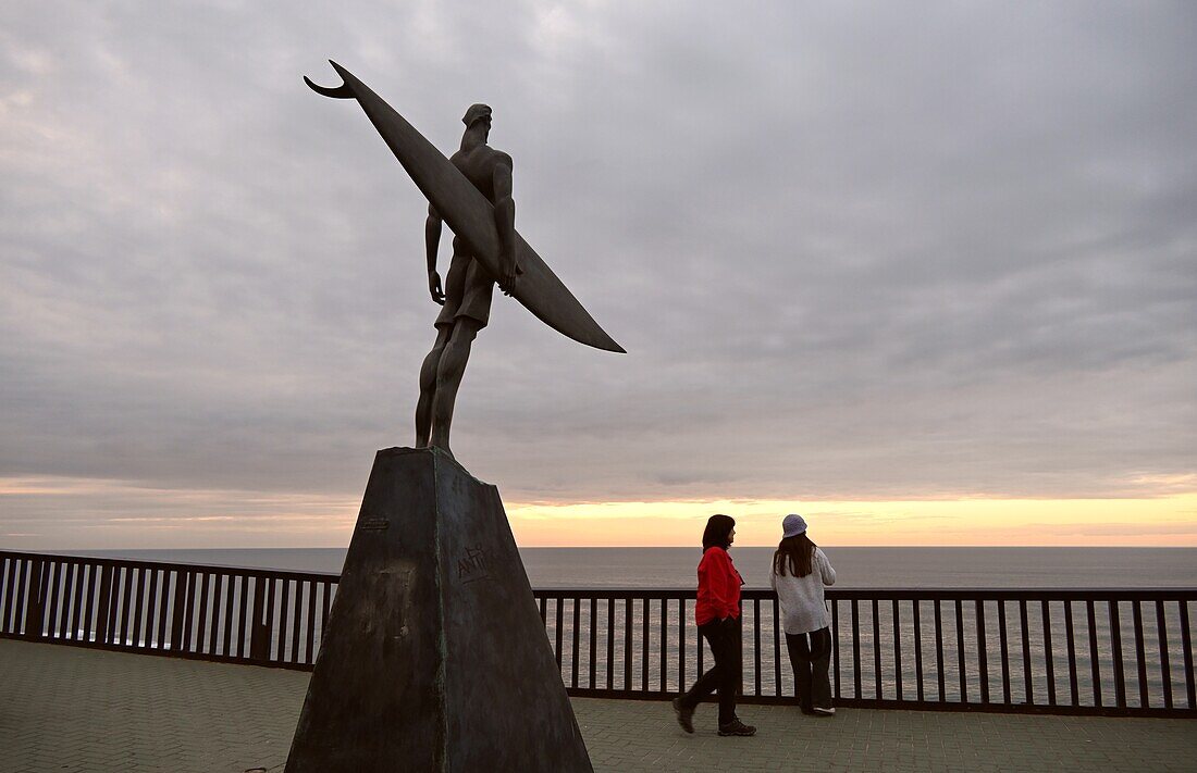  Atlantic coast, surfer monument at Praia Ribheira d´Ilhas near Ericeira, Portugal 