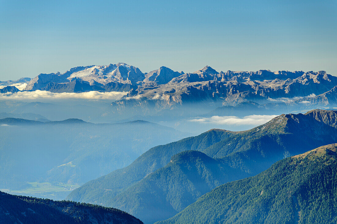 Blick vom Keilbachjoch auf Dolomiten mit Marmolada, Keilbachjoch, Zillertaler Alpen, Naturpark Zillertaler Alpen, Tirol, Österreich