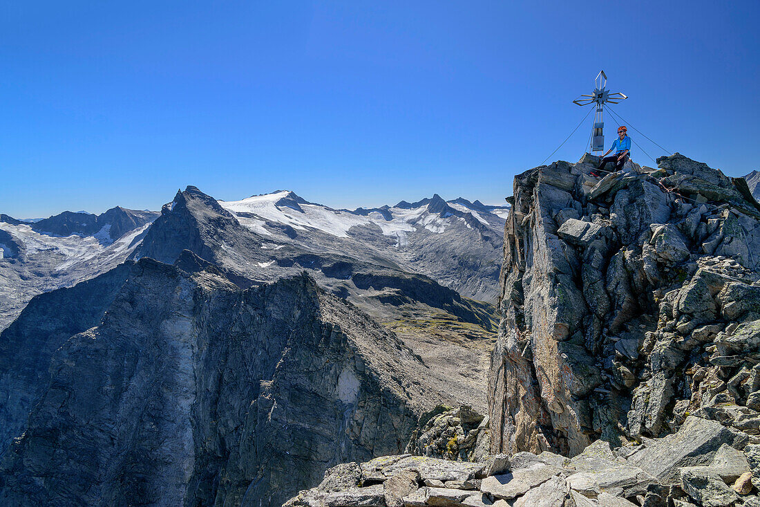  Woman climbing sitting on the summit of the Zsigmondyspitze, Schwarzenstein in the background, Zsigmondyspitze, Zillertal Alps, Zillertal Alps Nature Park, Tyrol, Austria 