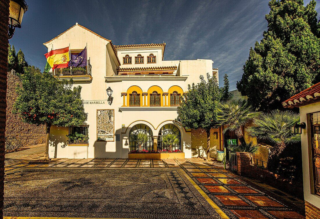  Historic building in Piazza Santa Sepulcro with silhouette of Santo Sepulcro church, Marbella Old Town, Costa del Sol, Andalusia, Spain 