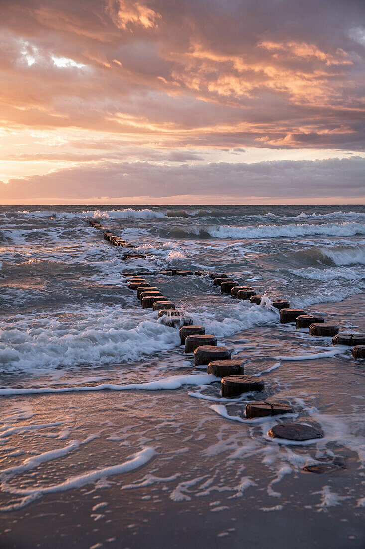 Sonnenuntergang vor Fischland-Darß, Ostsee, Mecklenburg-Vorpommern, Deutschland