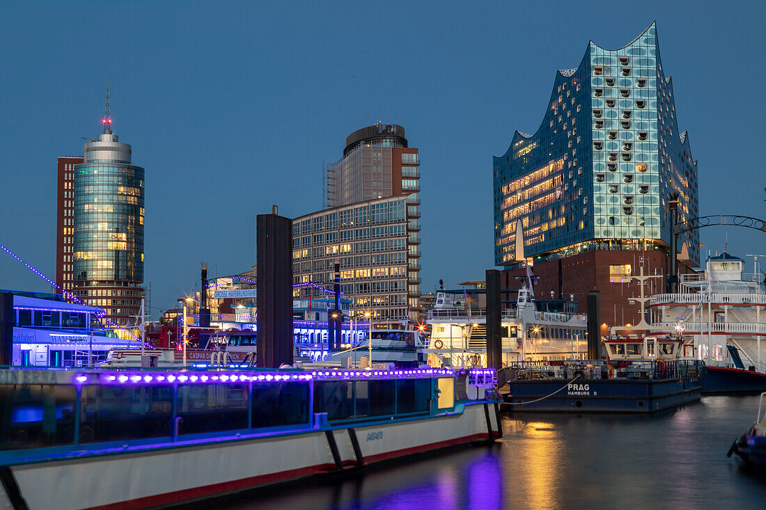 Hafencity am Abend, Hamburg, Deutschland