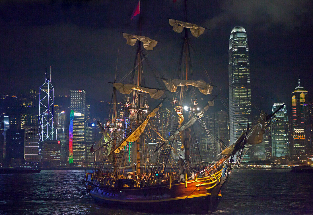 Segelschiff im Victoria Harbour, Hongkong