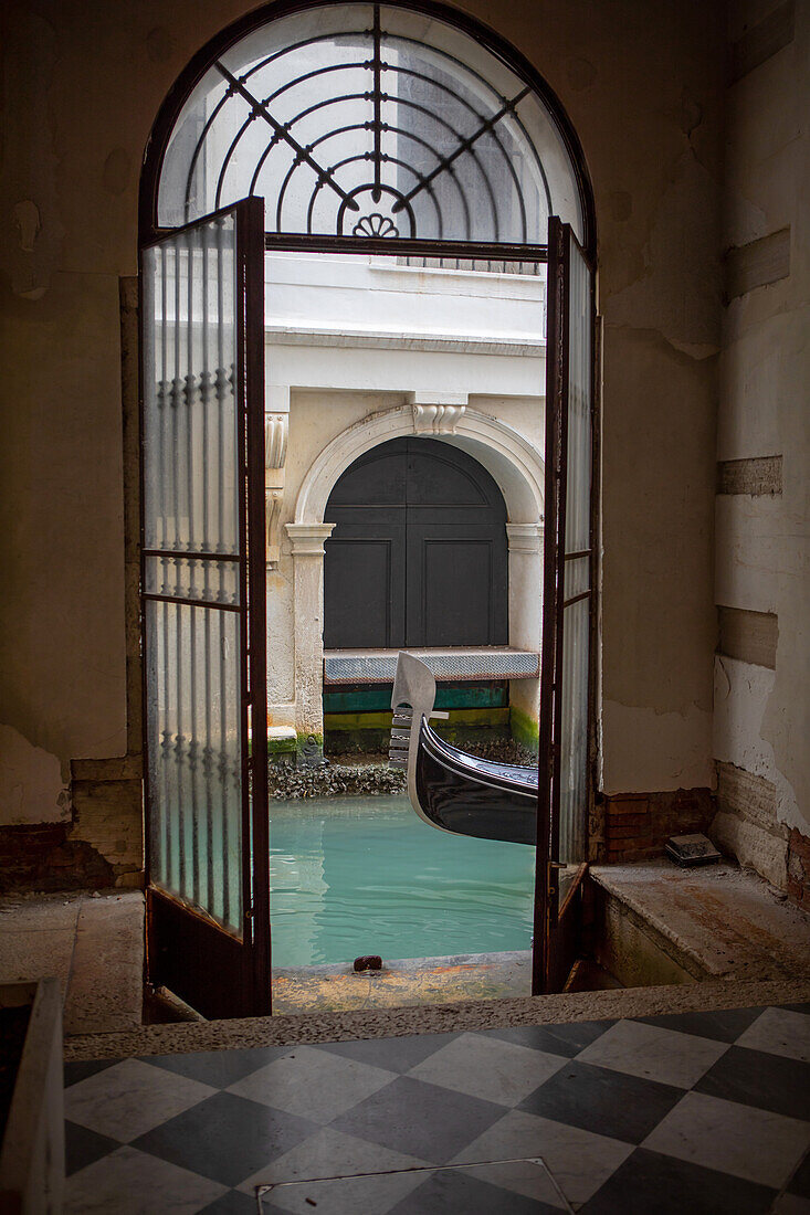 Gondelzugang am Palazzo Bembo, Venedig, Italien