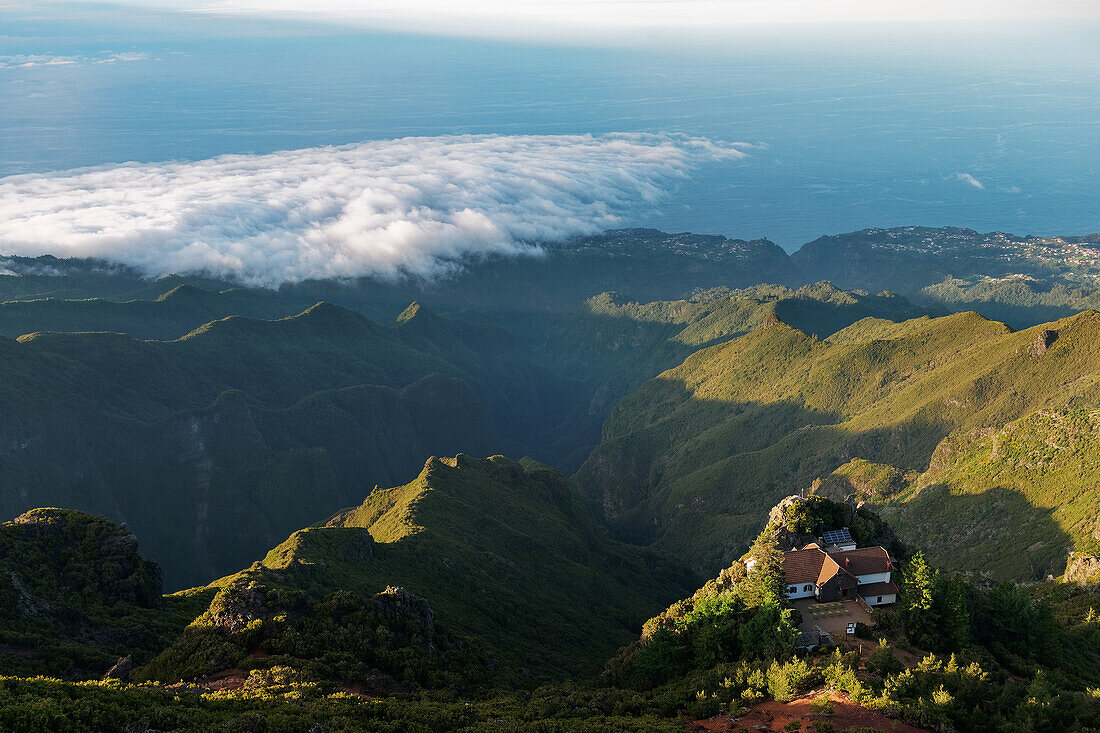 Blick auf die Nordküste vom Pico Ruivo, Madeira, Portugal.