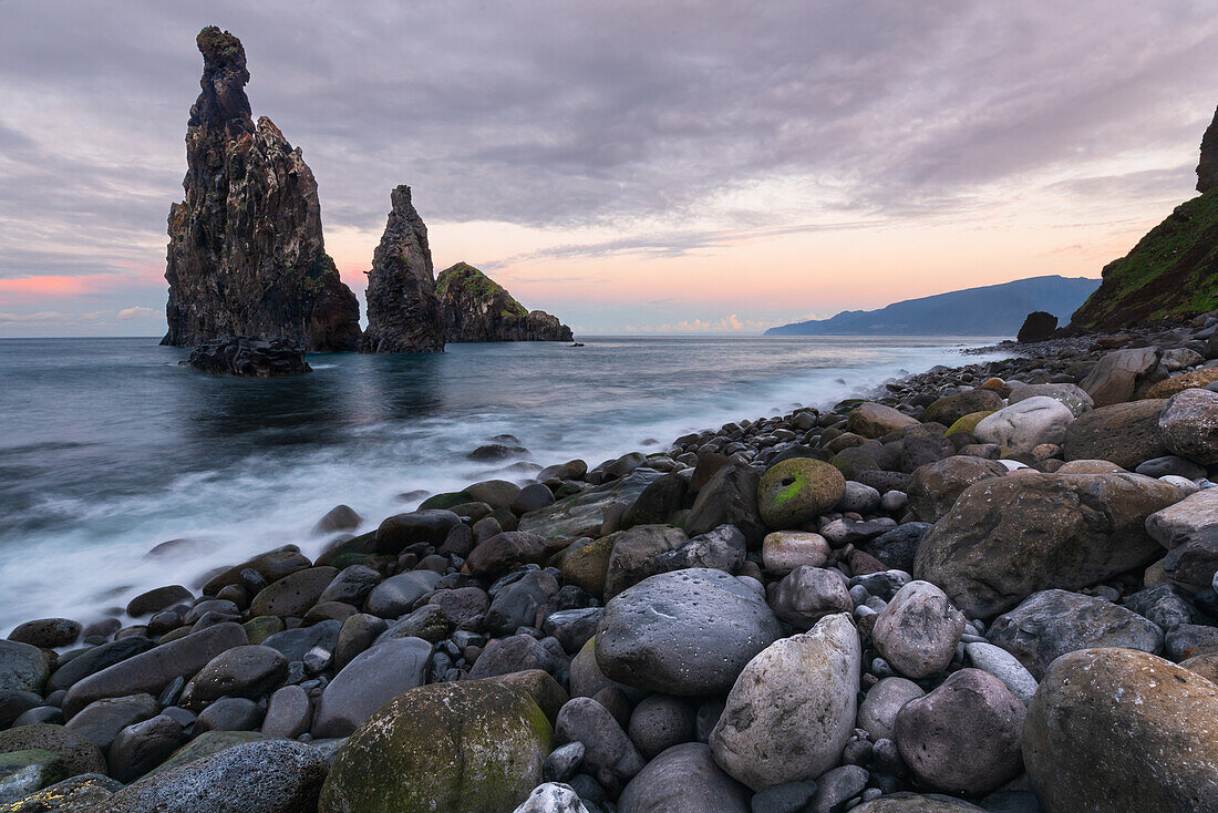 Ein magischer Ort an der Nordküste: Ribeira da Janela, Madeira, Portugal