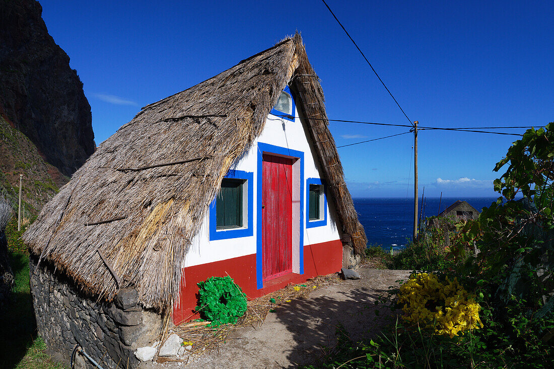 Typisches Haus bei Santana, Madeira, Portugal.
