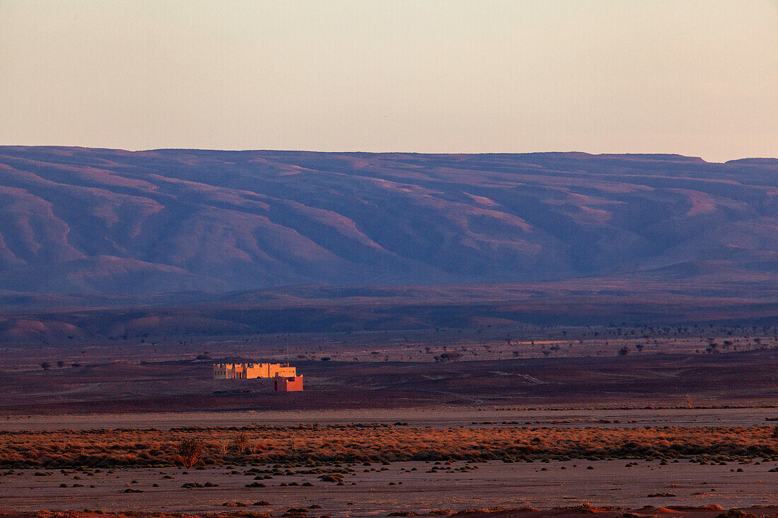 Afrika, Marokko, Zagora, Sahara, Erg Lehoudi, Wüstenschloss im Abendlicht