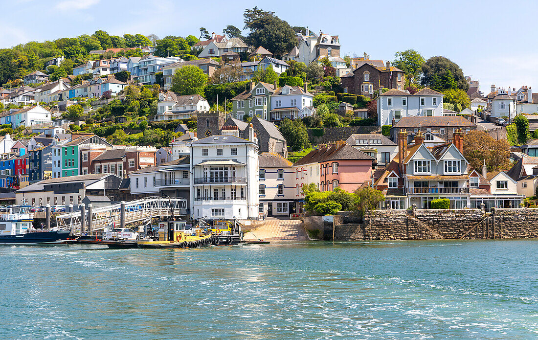 Blick zurück von der Fähre in Kingswear, Devon, England, Großbritannien