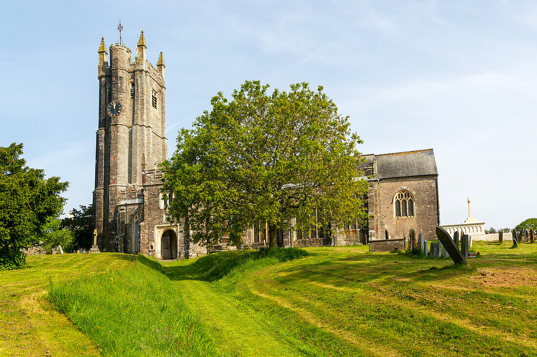 Historische Dorfpfarrkirche St. Andrew, Harberton, Süddevon, England, Großbritannien