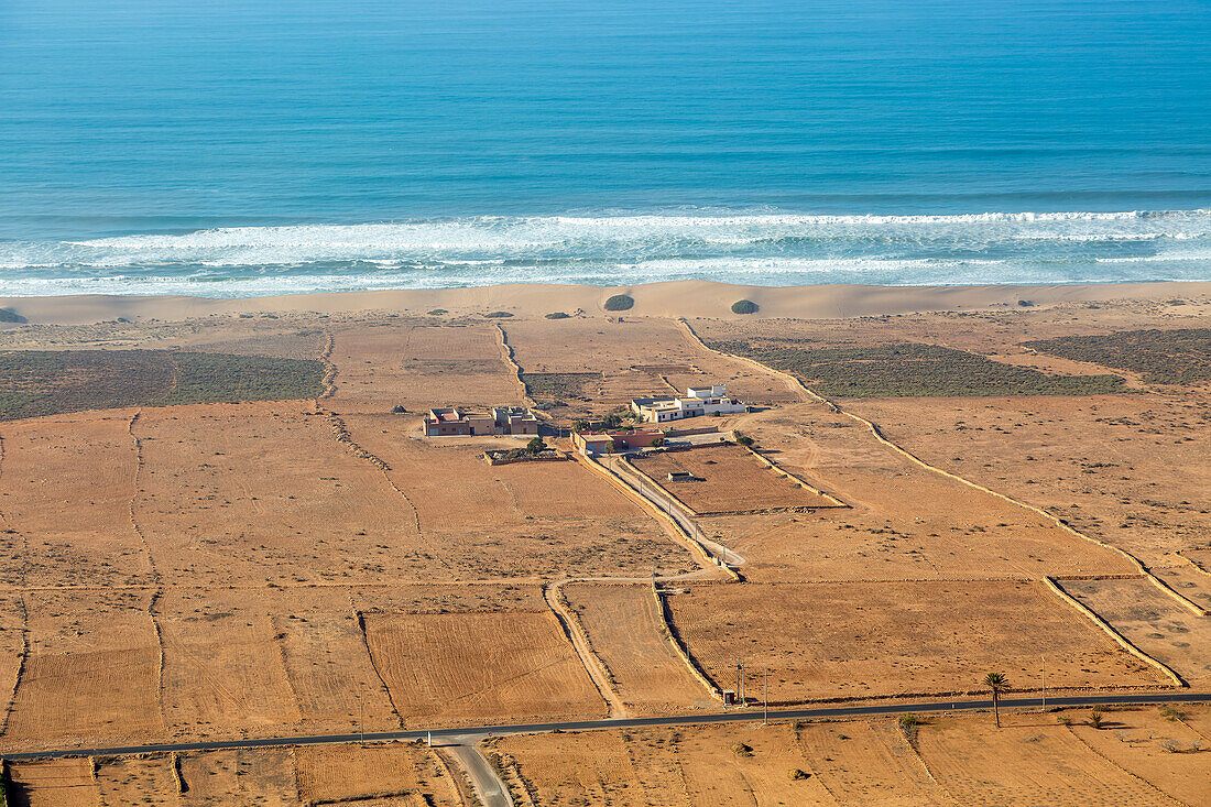 Blick über die Küstenebene auf die Atlantikküste von Tamellalt, Südmarokko, Nordafrika,