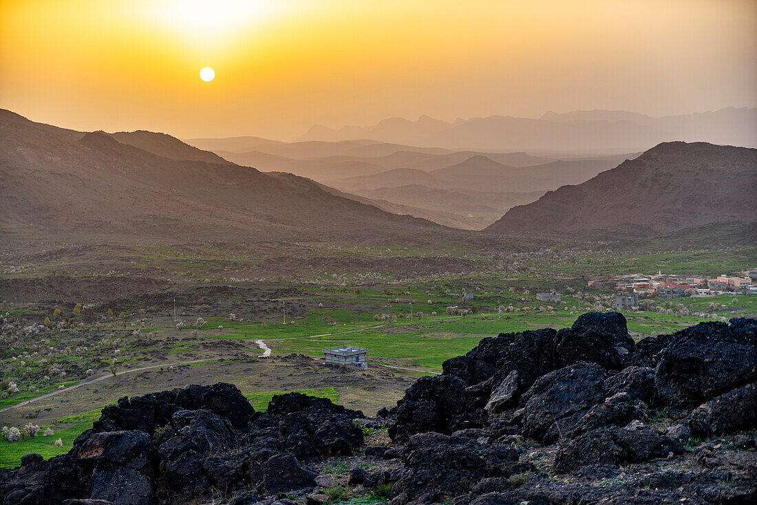 Nordafrika, Marokko, Sonnenuntergang, grünes Tal