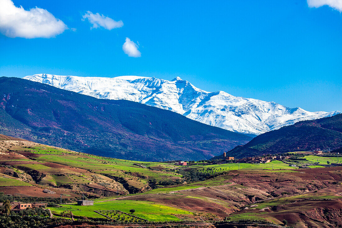 Nordafrika, Marokko, Atlas Gebirge, Dorf und Moschee