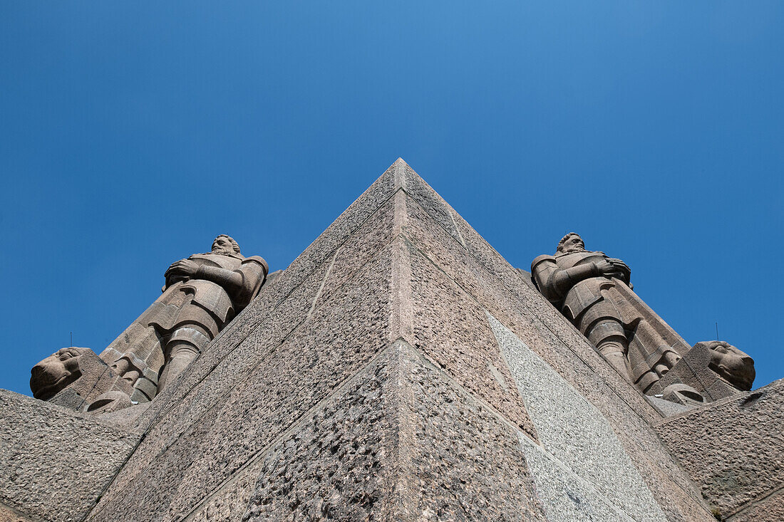 Freiheitswächter außerhalb der Kuppel im Völkerschlachtdenkmal, Leipzig, Sachsen, Deutschland, Europa 