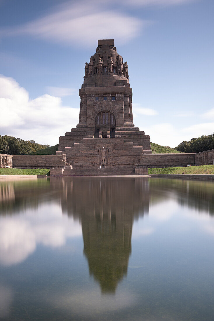 Völkerschlachtdenkmal Spiegelung, Leipzig, Sachsen, Deutschland, Europa