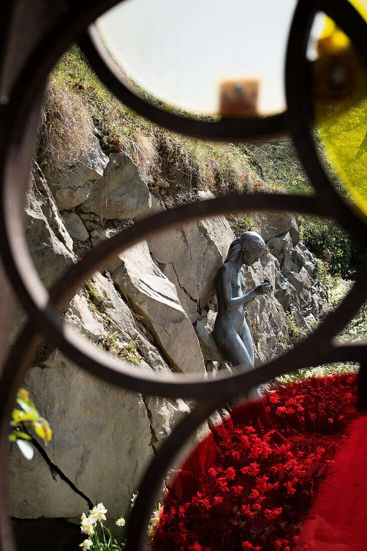  Women statue in the garden for lovers in the gardens of Trauttmansdorff Castle, Merano, South Tyrol, Italy, Europe 