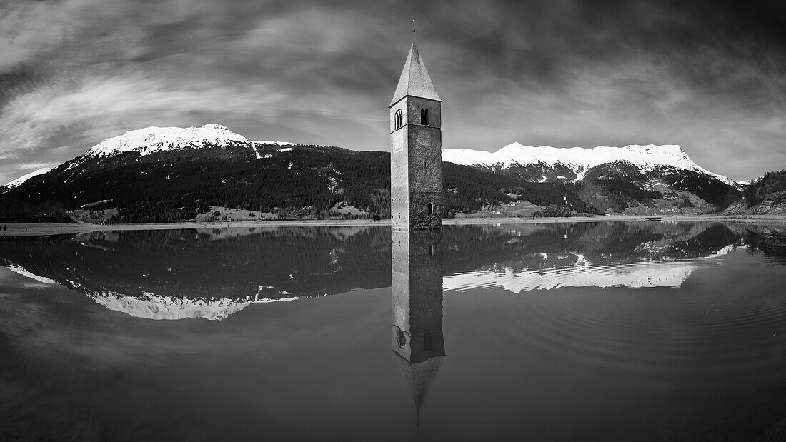  The famous old church tower of Graun im Reschensee, Graun, Vinschgau, South Tyrol, Alto Adige, Italy, Europe 